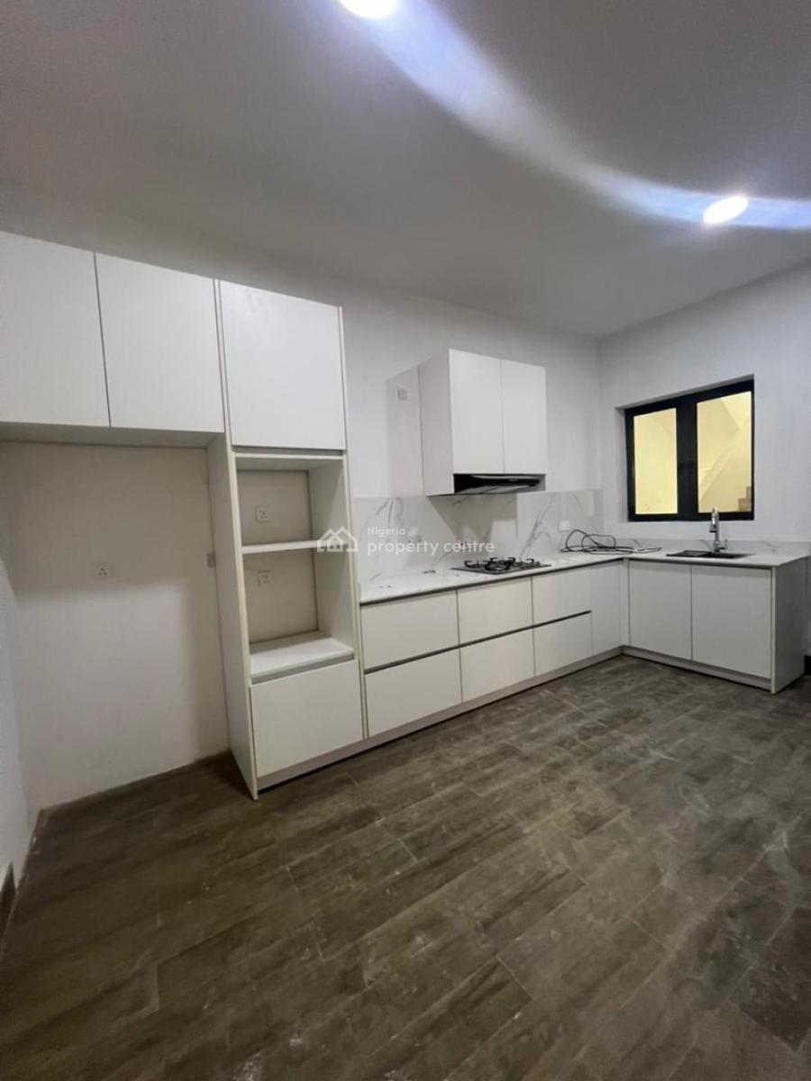 Exclusive 2 Bedroom Apartment with Bq, Pool, Gym, Central Gas, Lekki Phase 1 Admiralty, Lekki, Lagos, Flat / Apartment for Rent