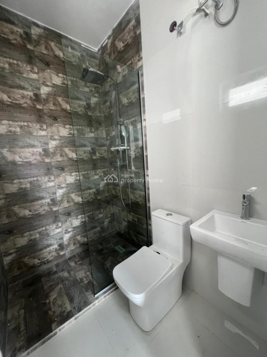 Exclusive 2 Bedroom Apartment with Bq, Pool, Gym, Central Gas, Lekki Phase 1 Admiralty, Lekki, Lagos, Flat / Apartment for Rent