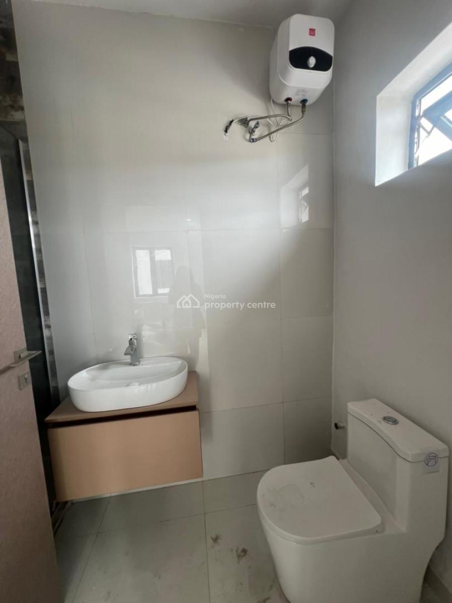 Exclusive 2 Bedroom Apartment with Bq, Pool, Gym, Central Gas, Lekki Phase 1 Admiralty, Lekki, Lagos, Flat / Apartment for Rent