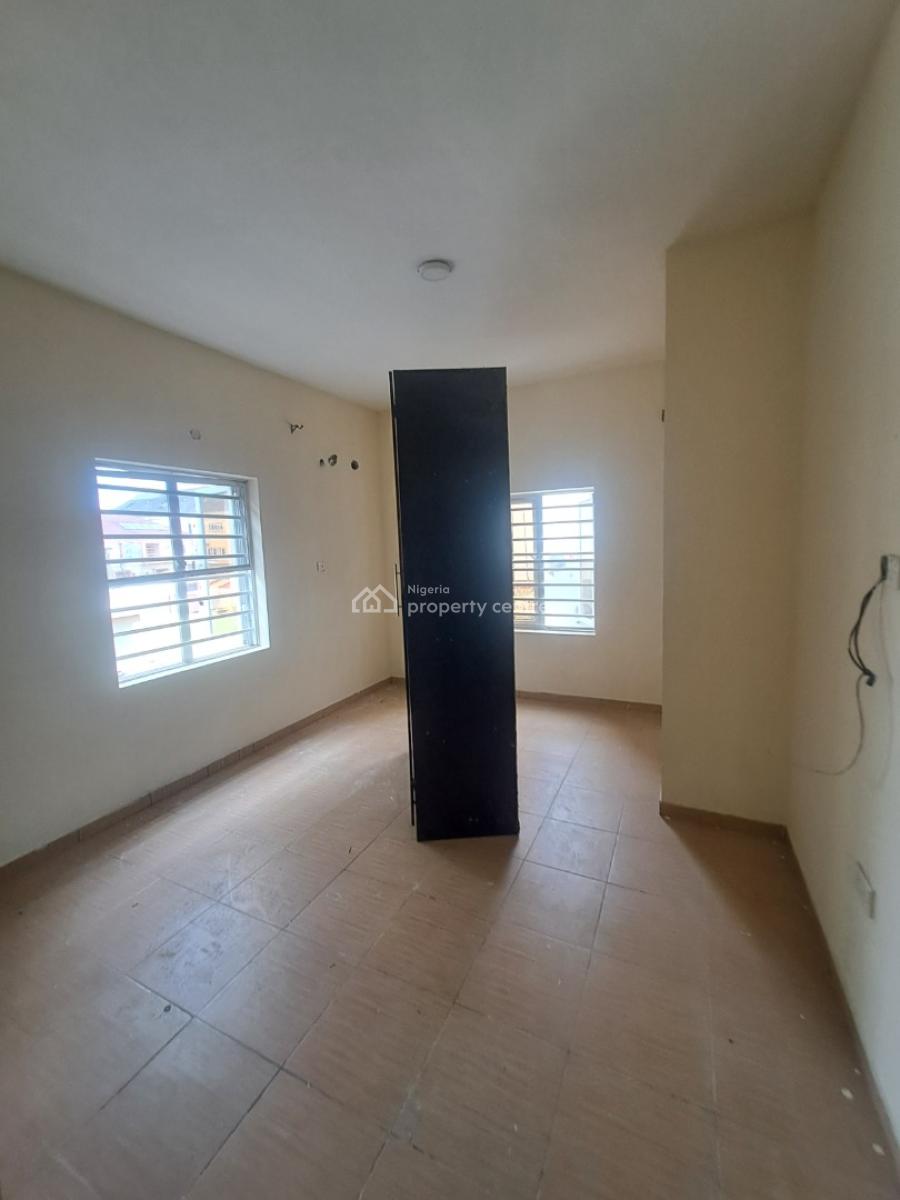 Well Built 3 Bedroom Apartment in a Gated Estate, Osapa, Lekki, Lagos, Flat / Apartment for Rent