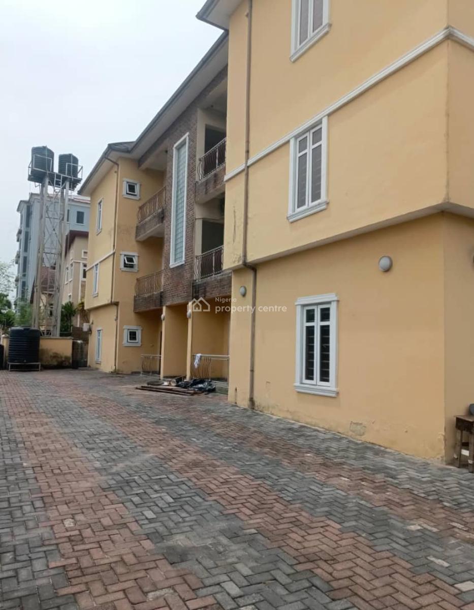 Lovely Spacious 2 Bedroom Apartment  in a Secure Estate, Lekki Phase 1, Lekki, Lagos, Flat / Apartment for Rent