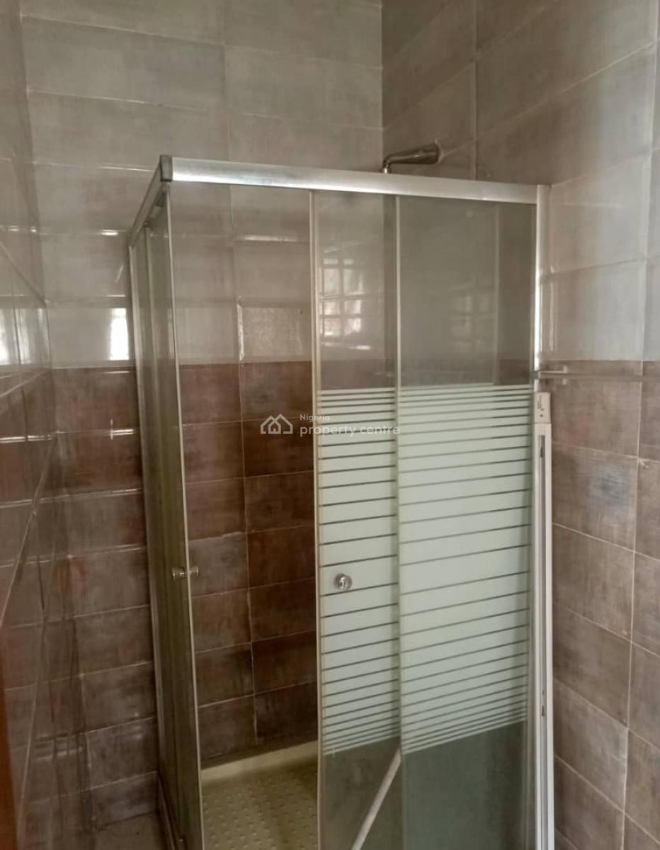 Lovely Spacious 2 Bedroom Apartment  in a Secure Estate, Lekki Phase 1, Lekki, Lagos, Flat / Apartment for Rent