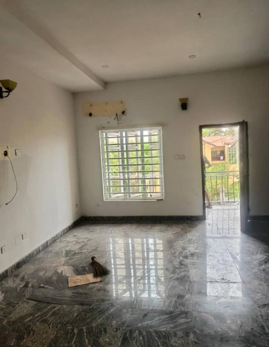Lovely Spacious 2 Bedroom Apartment  in a Secure Estate, Lekki Phase 1, Lekki, Lagos, Flat / Apartment for Rent