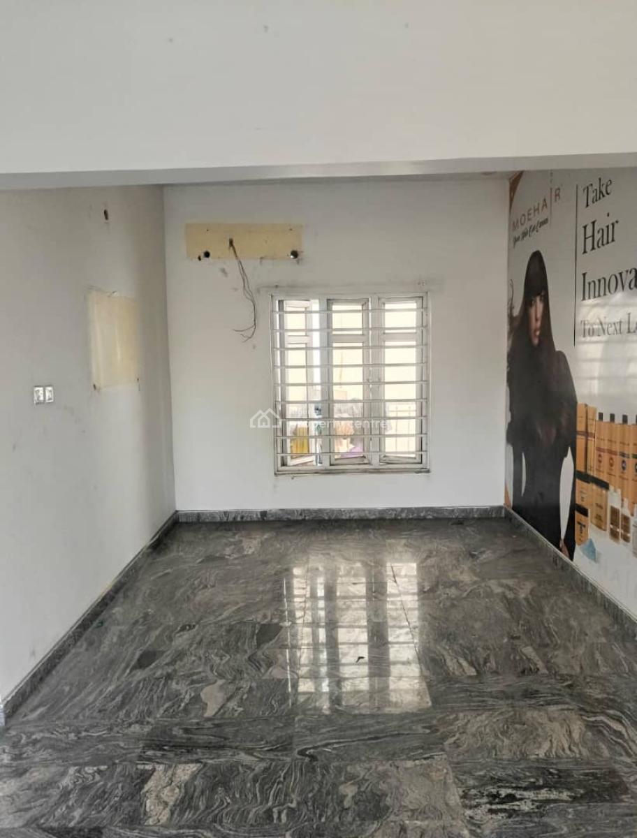 Lovely Spacious 2 Bedroom Apartment  in a Secure Estate, Lekki Phase 1, Lekki, Lagos, Flat / Apartment for Rent