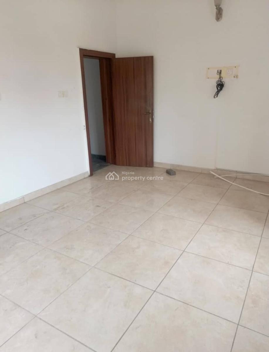 Lovely Spacious 2 Bedroom Apartment  in a Secure Estate, Lekki Phase 1, Lekki, Lagos, Flat / Apartment for Rent