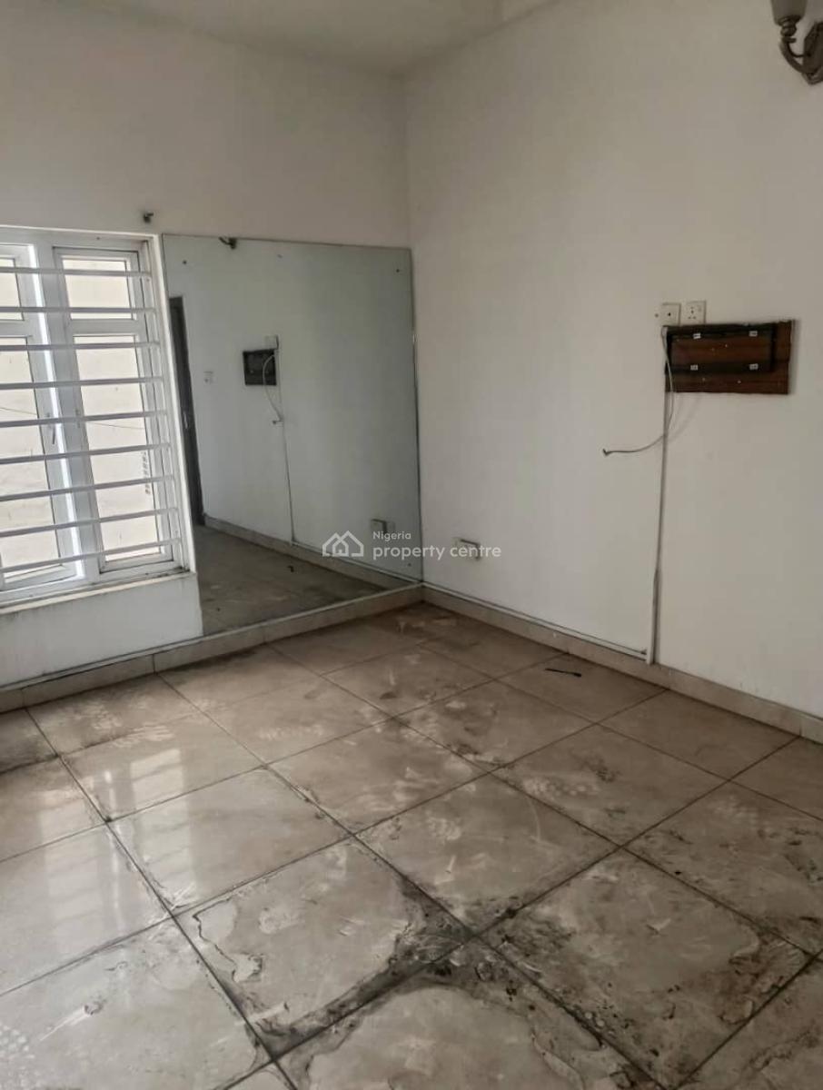 Lovely Spacious 2 Bedroom Apartment  in a Secure Estate, Lekki Phase 1, Lekki, Lagos, Flat / Apartment for Rent