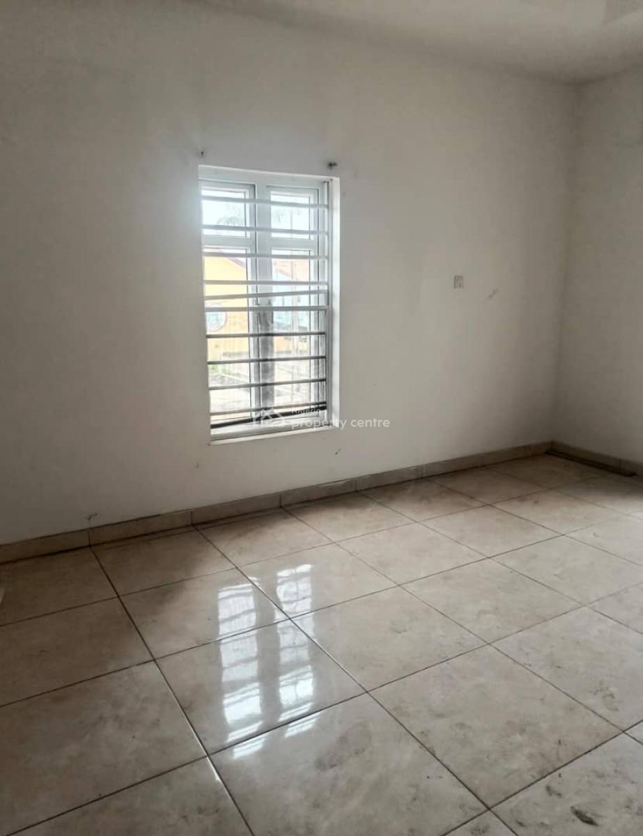 Lovely Spacious 2 Bedroom Apartment  in a Secure Estate, Lekki Phase 1, Lekki, Lagos, Flat / Apartment for Rent