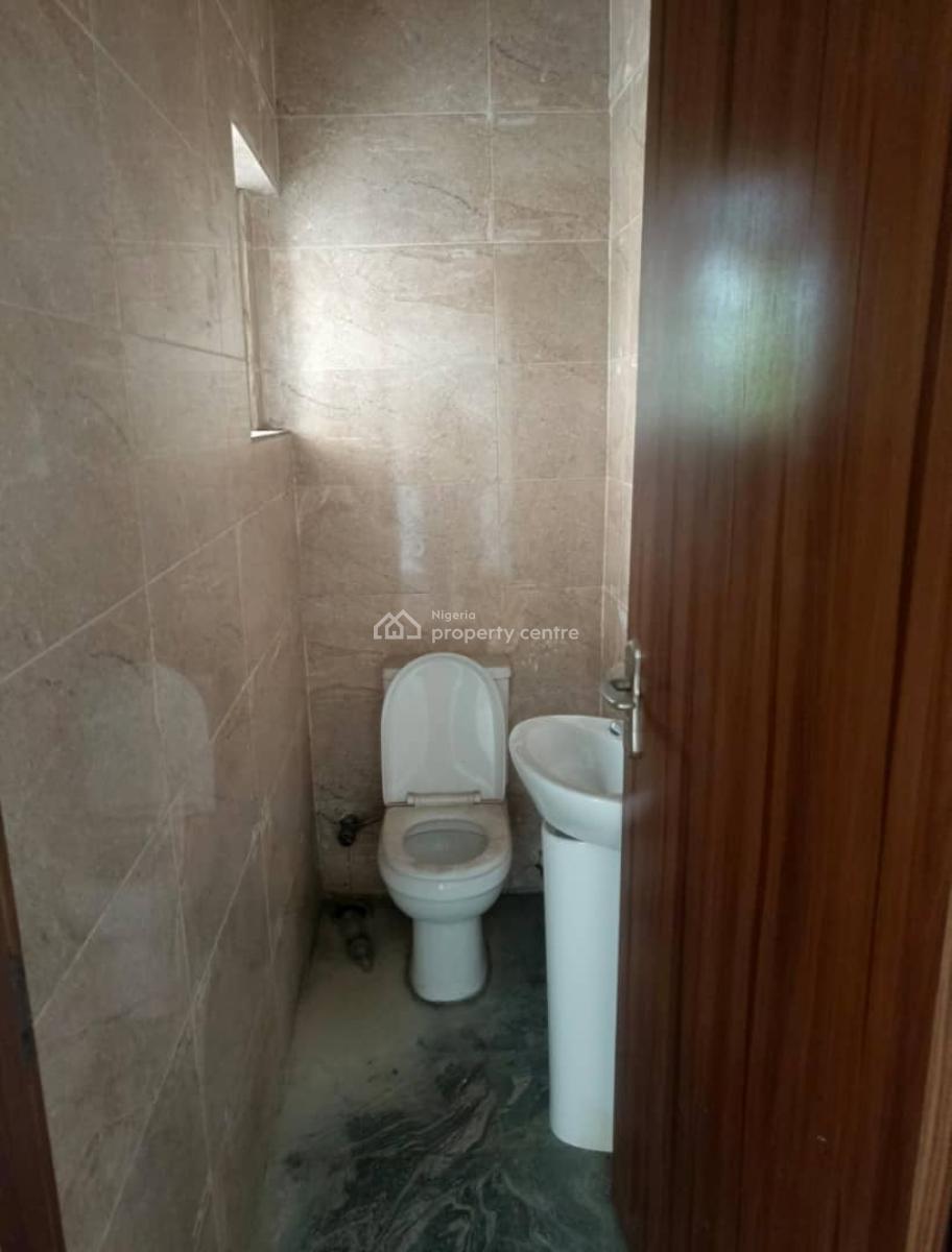 Lovely Spacious 2 Bedroom Apartment  in a Secure Estate, Lekki Phase 1, Lekki, Lagos, Flat / Apartment for Rent