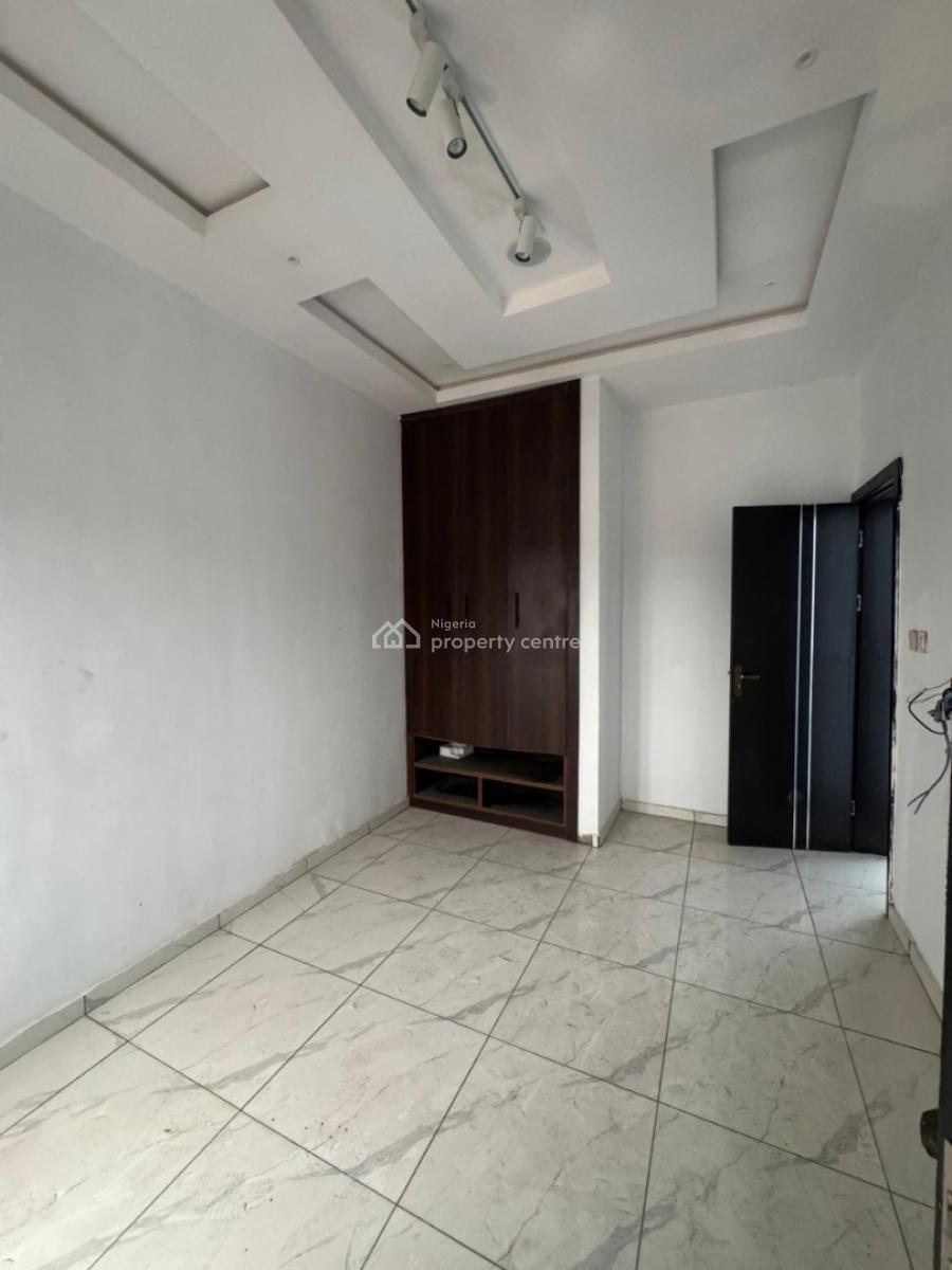 Fantastic 2-bedroom Apartment, Ologolo, Lekki, Lagos, Flat / Apartment for Rent