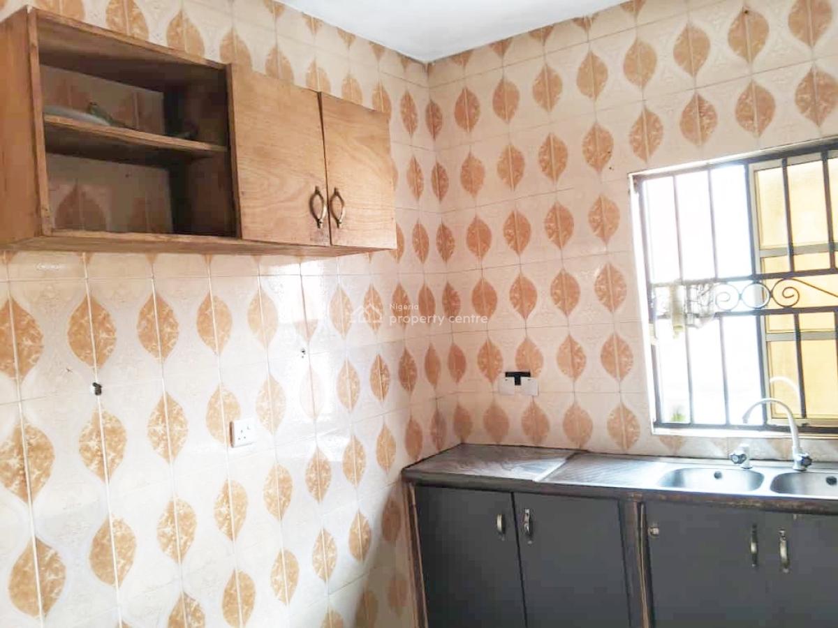 Luxury 3 Bedroom Flat, Olowora, Omole Phase 2, Ikeja, Lagos, Flat / Apartment for Rent