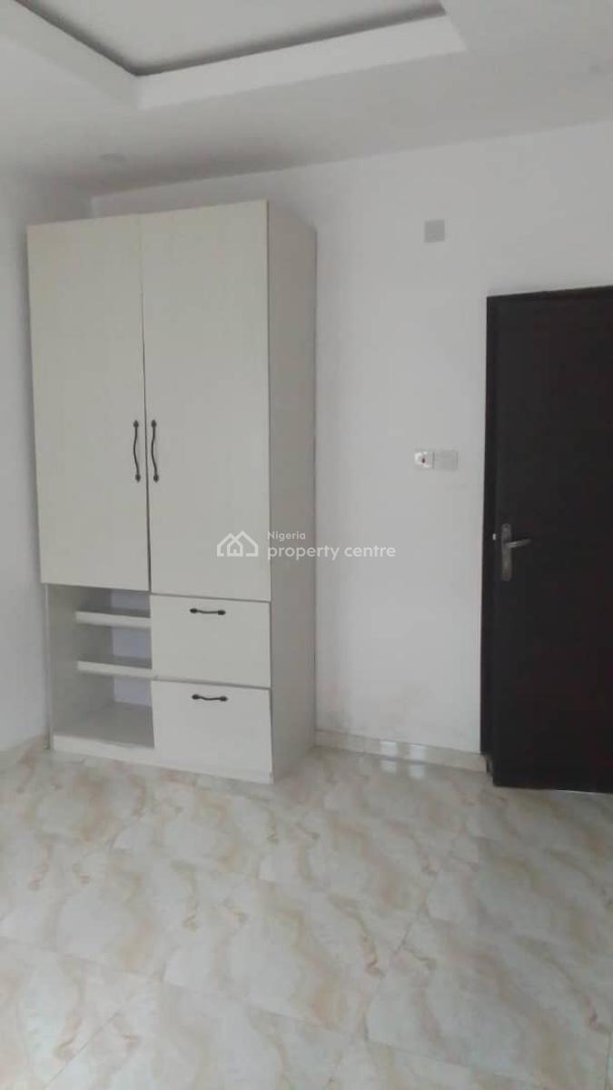 Single Room in a Shared 3 Bedroom Shared Apartment Available, Thera Annex Estate, Sangotedo, Ajah, Lagos, Flat / Apartment for Rent