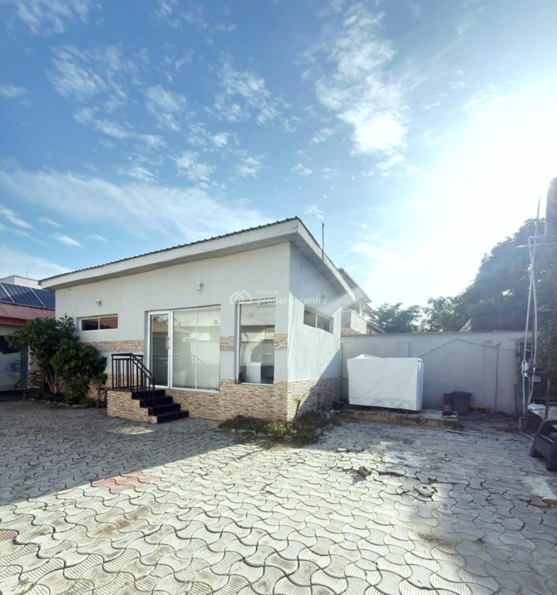 2 Bedroom Bungalow, Lekki Phase 1, Lekki, Lagos, Office Space for Rent