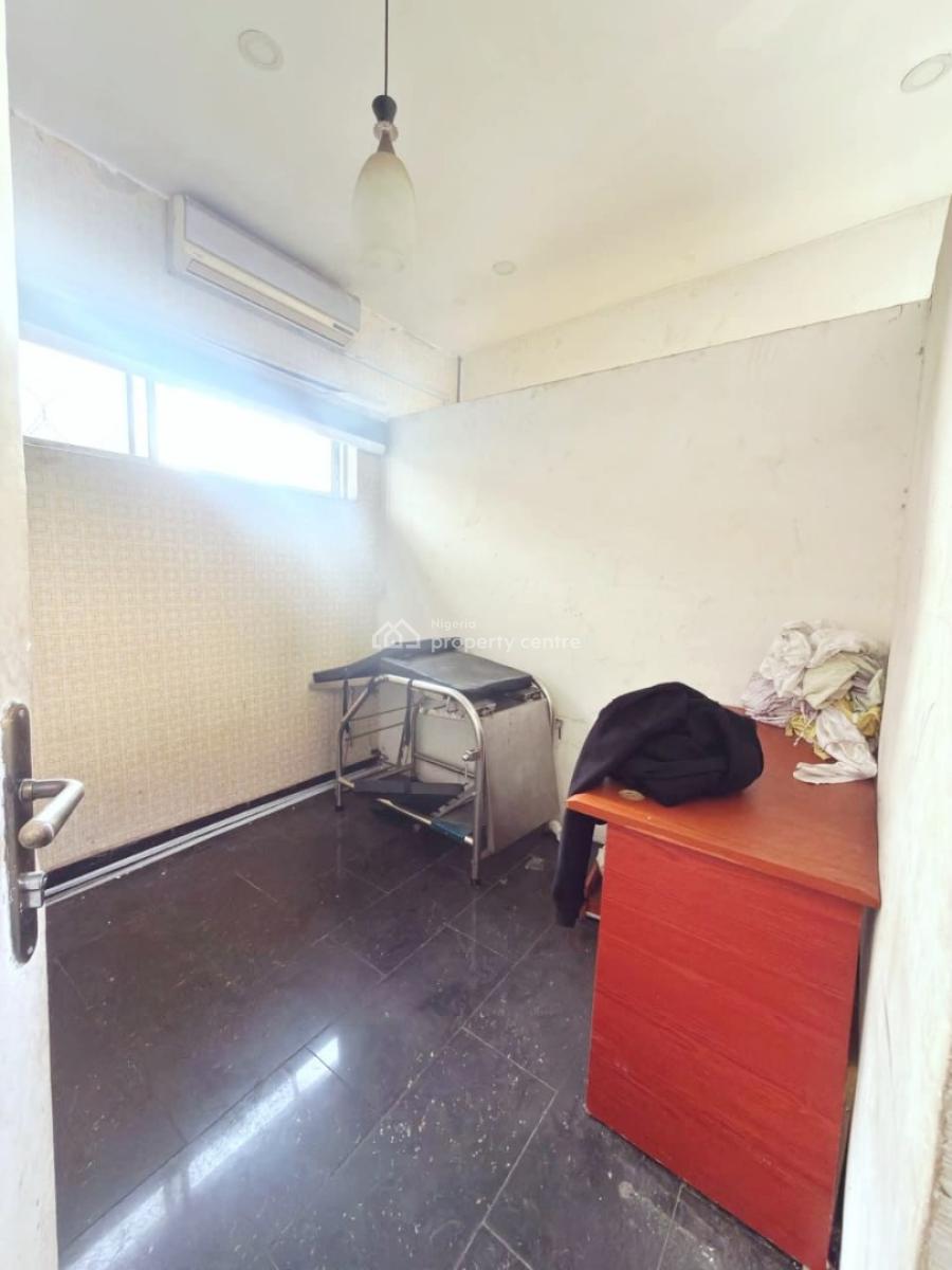 2 Bedroom Bungalow, Lekki Phase 1, Lekki, Lagos, Office Space for Rent