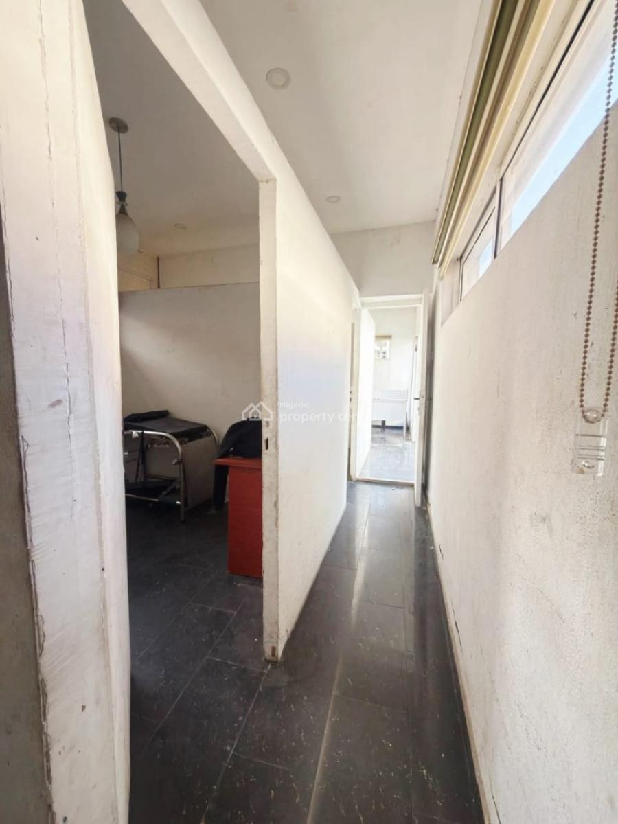 2 Bedroom Bungalow, Lekki Phase 1, Lekki, Lagos, Office Space for Rent