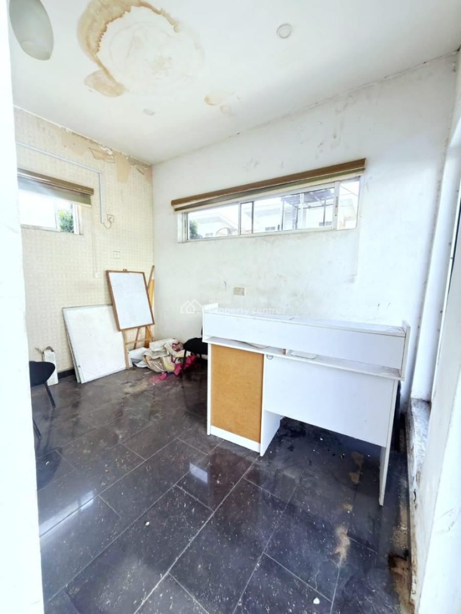2 Bedroom Bungalow, Lekki Phase 1, Lekki, Lagos, Office Space for Rent