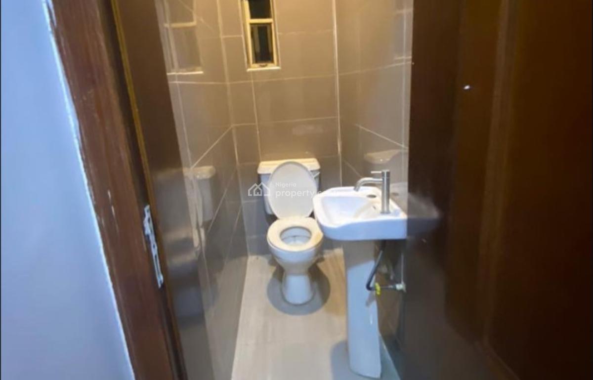 Direct Brief Spacious 3 Bedroom Flat with Bq Available for at Lekki, Lekki, Lagos, Flat / Apartment for Rent