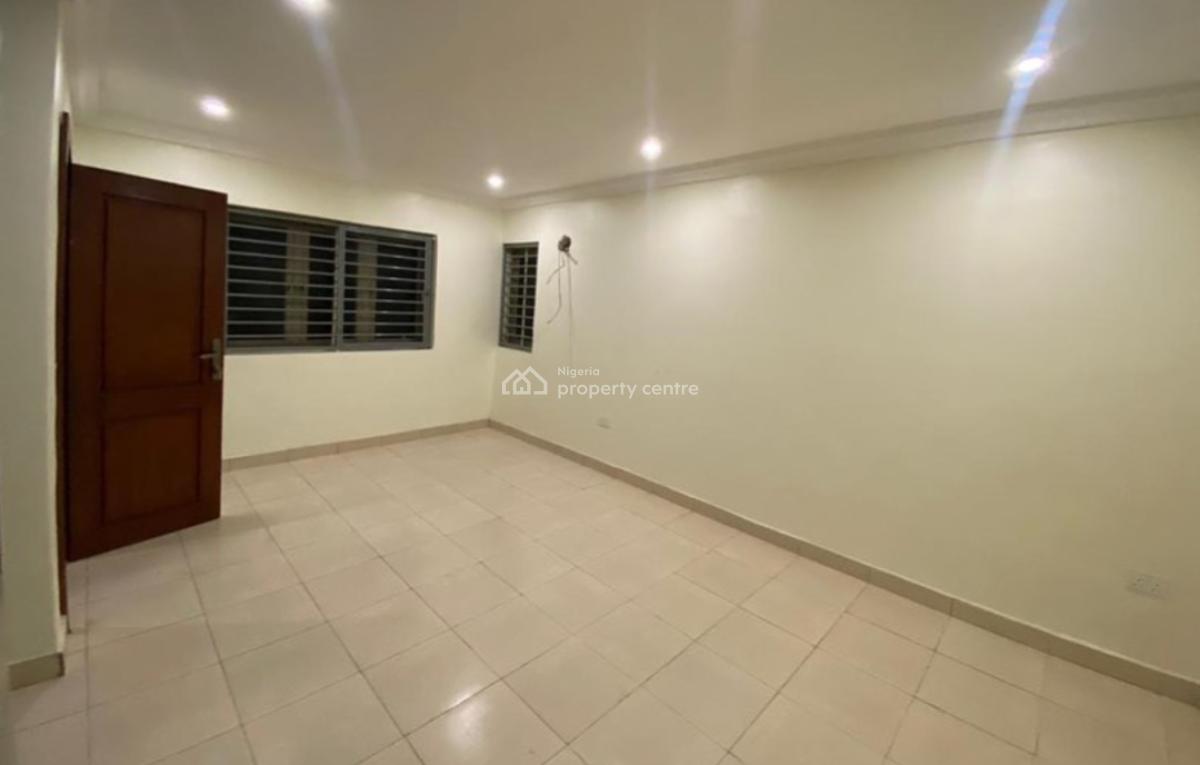 Direct Brief Spacious 3 Bedroom Flat with Bq Available for at Lekki, Lekki, Lagos, Flat / Apartment for Rent