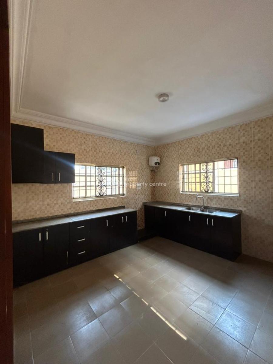 4bedrooms Duplex with 1room Bq, Gra Phase 1, Magodo, Lagos, Detached Duplex for Rent