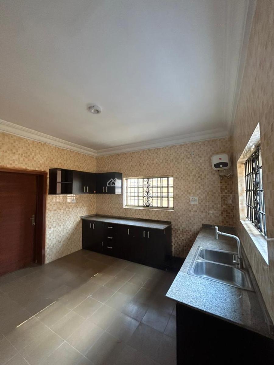 4bedrooms Duplex with 1room Bq, Gra Phase 1, Magodo, Lagos, Detached Duplex for Rent
