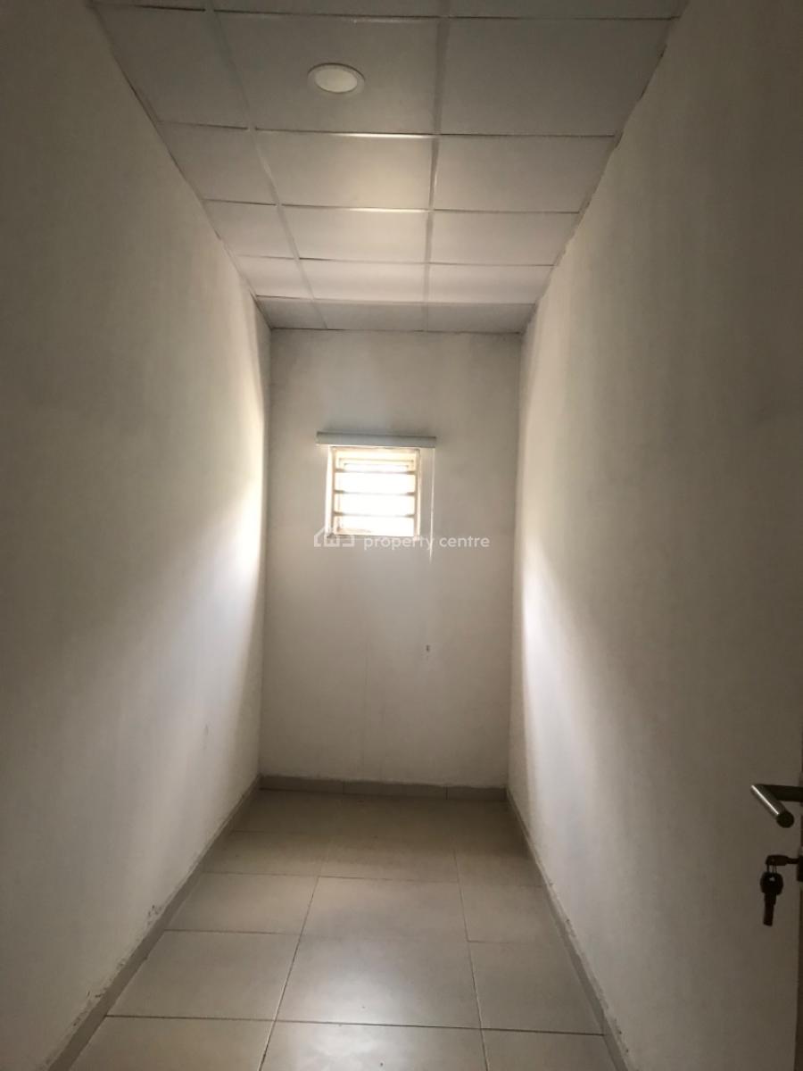 Spacious Office Space, Kosofe Bus Stop, Ketu, Ikorodu Road, Lagos, Ketu, Lagos, Office Space for Rent