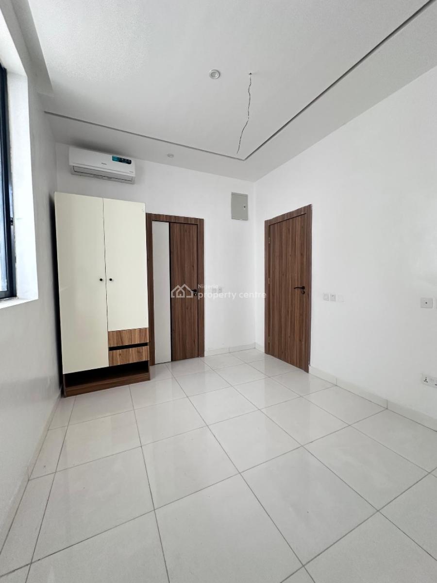 Neatly Finished 1bedroom Apartment with Pool ,gym&elevator I, Lekki Phase One ,lekki ,lagos ,nigeria, Lekki Phase 1, Lekki, Lagos, Mini Flat (room and Parlour) for Sale
