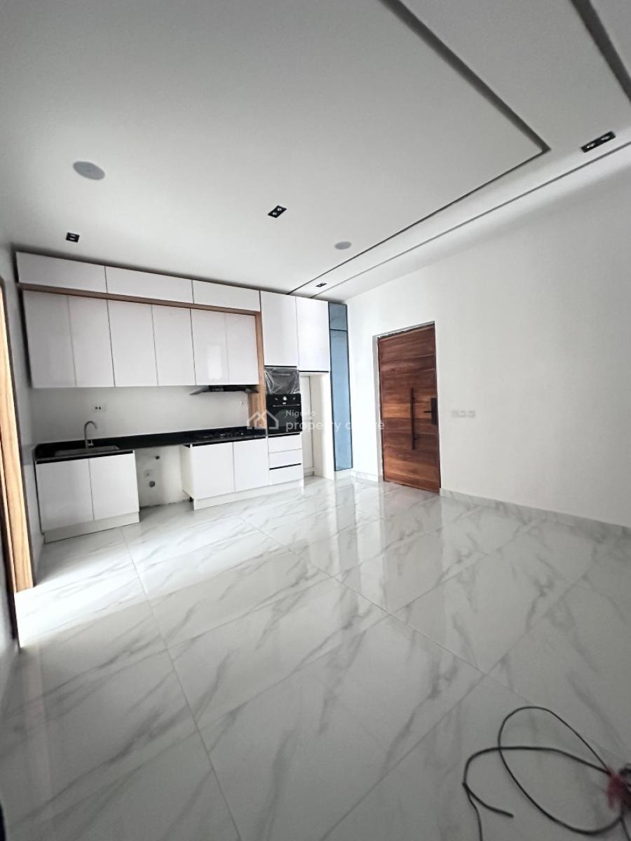 Neatly Finished 1bedroom Apartment with Pool ,gym&elevator I, Lekki Phase One ,lekki ,lagos ,nigeria, Lekki Phase 1, Lekki, Lagos, Mini Flat (room and Parlour) for Sale