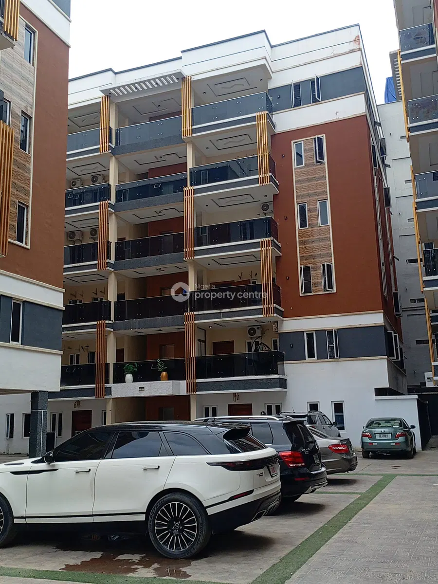 Spacious 2 Bedroom Apartment with Boys Quater