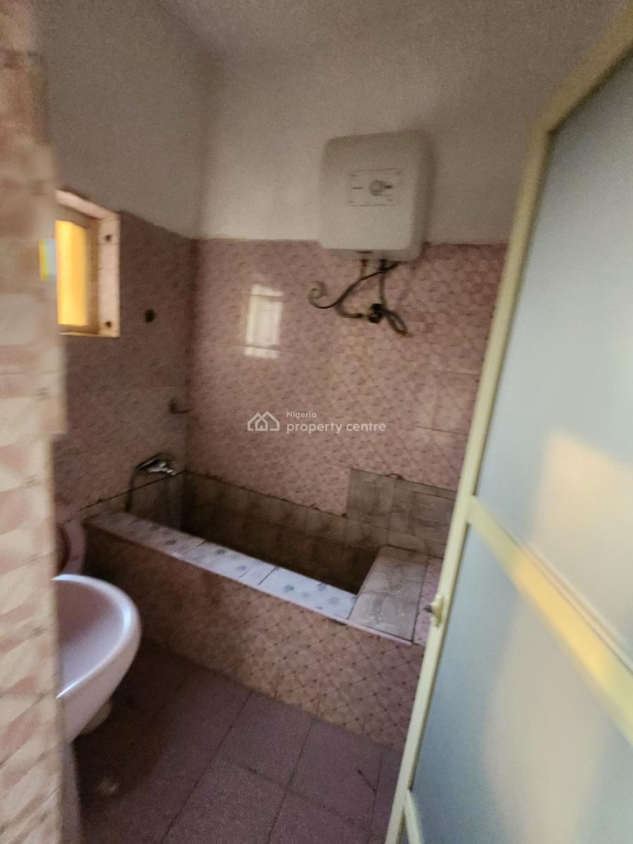 Clean 3bedroom Flat, 1st Floor ,, By Mobil(2min Untared Rd(, Mabushi, Abuja, Flat / Apartment for Rent