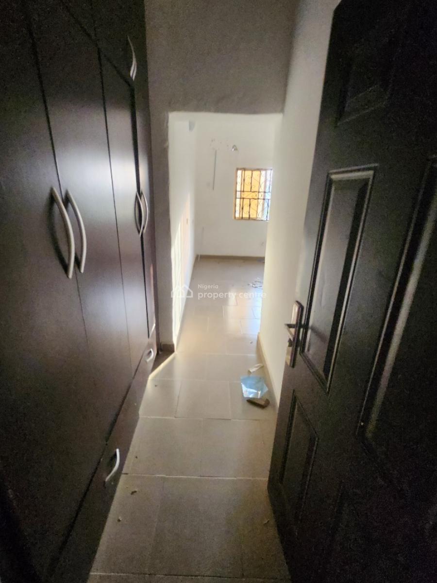 Clean 3bedroom Flat, 1st Floor ,, By Mobil(2min Untared Rd(, Mabushi, Abuja, Flat / Apartment for Rent