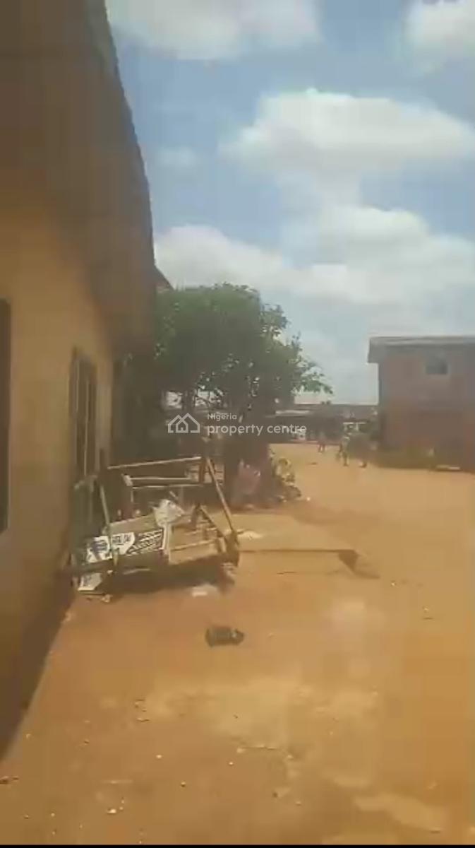 an Old Bungalow Building Inside Main Town , on a 50 By 100, Osakpamwam Street Off The Second West Circular Off Textile Mill, Benin, Oredo, Edo, Detached Bungalow for Sale