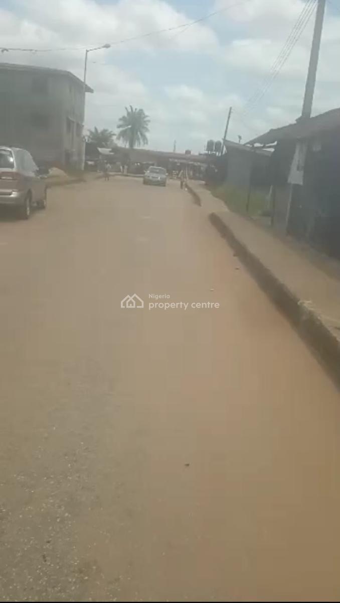 an Old Bungalow Building Inside Main Town , on a 50 By 100, Osakpamwam Street Off The Second West Circular Off Textile Mill, Benin, Oredo, Edo, Detached Bungalow for Sale