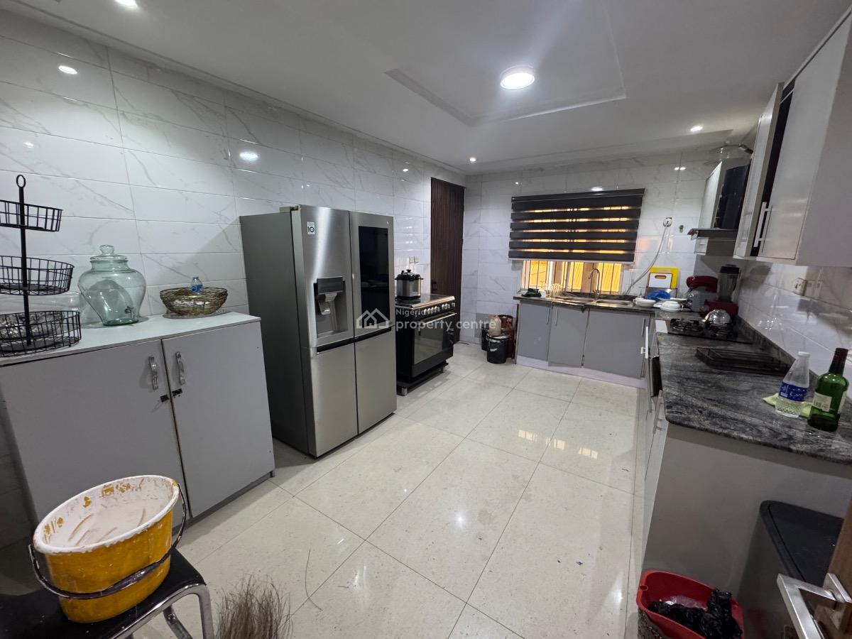 a Serviced and Furnished 3 Bedroom Flat with Bq in Lekki 1, Lekki Phase 1 of Admiralty Way., Lekki Phase 1, Lekki, Lagos, Flat / Apartment for Rent