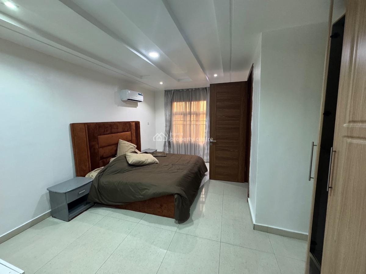 a Serviced and Furnished 3 Bedroom Flat with Bq in Lekki 1, Lekki Phase 1 of Admiralty Way., Lekki Phase 1, Lekki, Lagos, Flat / Apartment for Rent