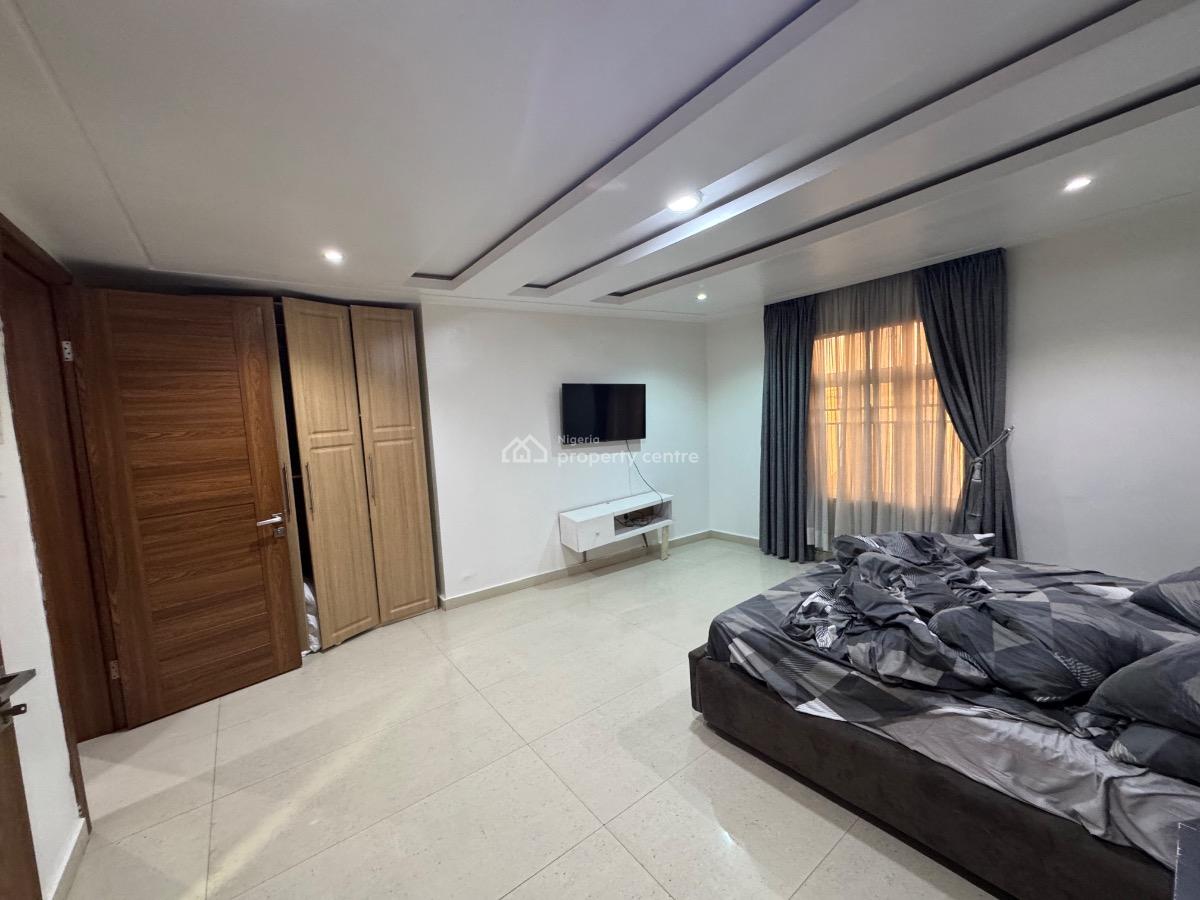 a Serviced and Furnished 3 Bedroom Flat with Bq in Lekki 1, Lekki Phase 1 of Admiralty Way., Lekki Phase 1, Lekki, Lagos, Flat / Apartment for Rent