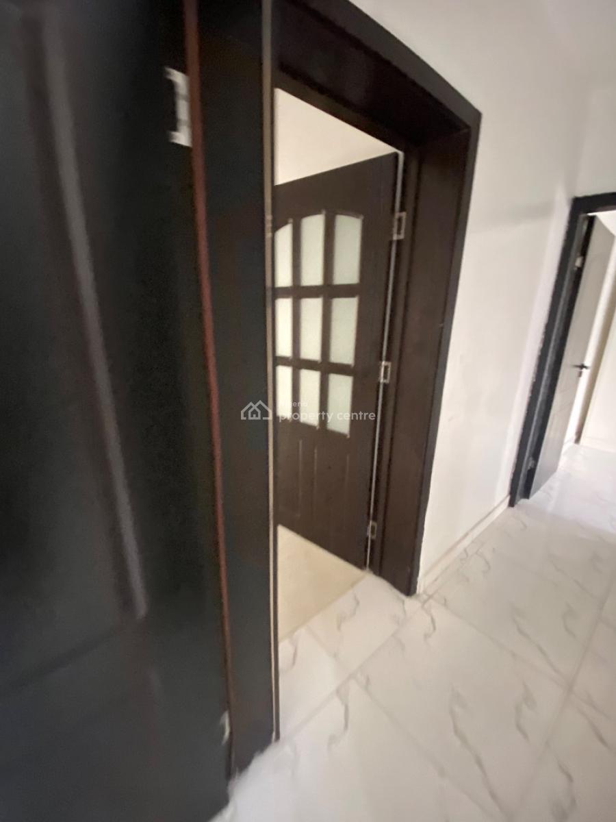 Luxury Clean 2 Bedroom Flat Upstairs( with Balcony ), Orchid Road ,, Upstairs and Has Balcony, Lekki, Lagos, Flat / Apartment for Rent