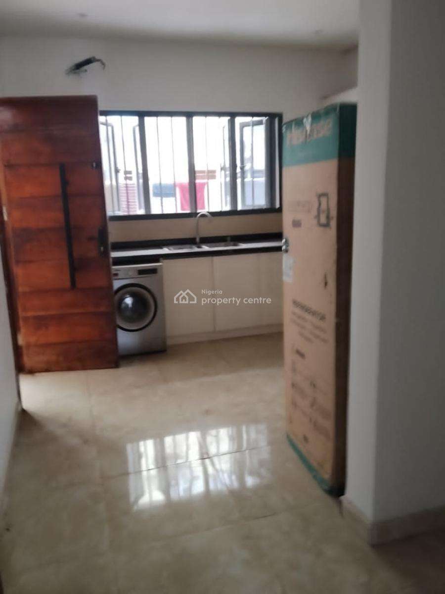 Four Bedroom Terrace, Lekki Phase 1, Lekki, Lagos, Terraced Duplex for Rent