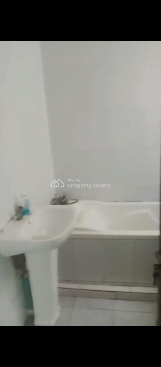 a Well Maintained 5 Bedroom with Bq, Lekki Phase 1, Lekki, Lagos, Office Space for Rent