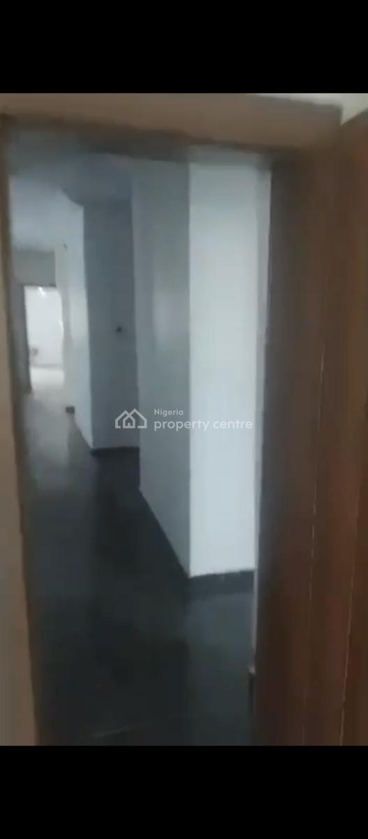 a Well Maintained 5 Bedroom with Bq, Lekki Phase 1, Lekki, Lagos, Office Space for Rent