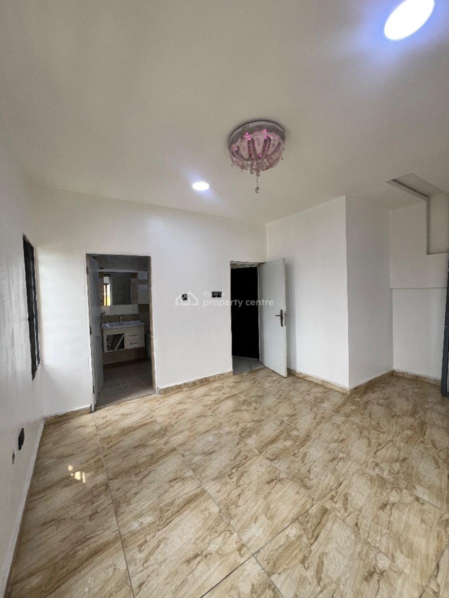 a Well Built 2bedroom Flat, Pepperoni Abraham Adesunya, Lekki Phase 2, Lekki, Lagos, Flat / Apartment for Rent