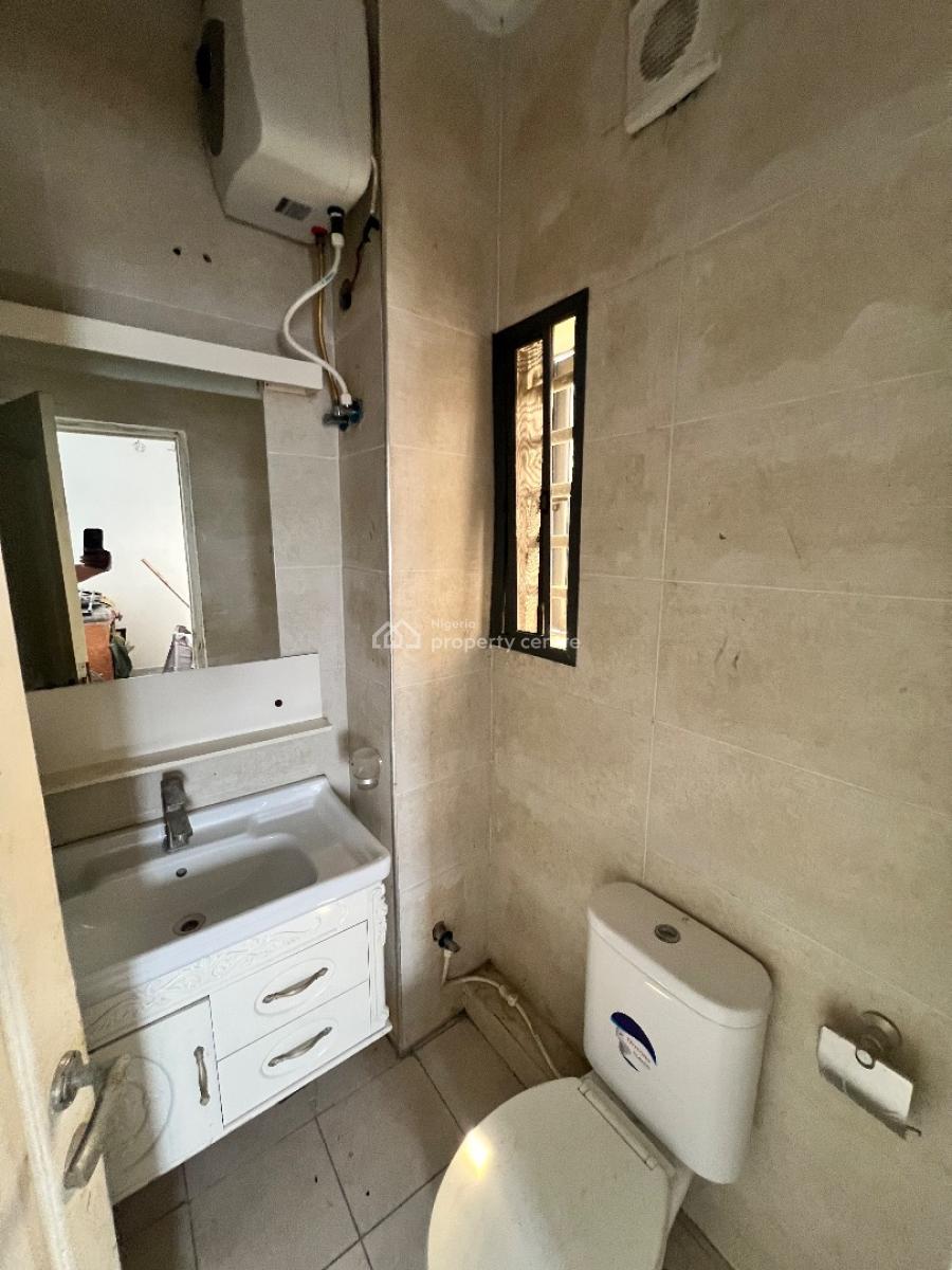 a Well Built 2bedroom Flat, Pepperoni Abraham Adesunya, Lekki Phase 2, Lekki, Lagos, Flat / Apartment for Rent