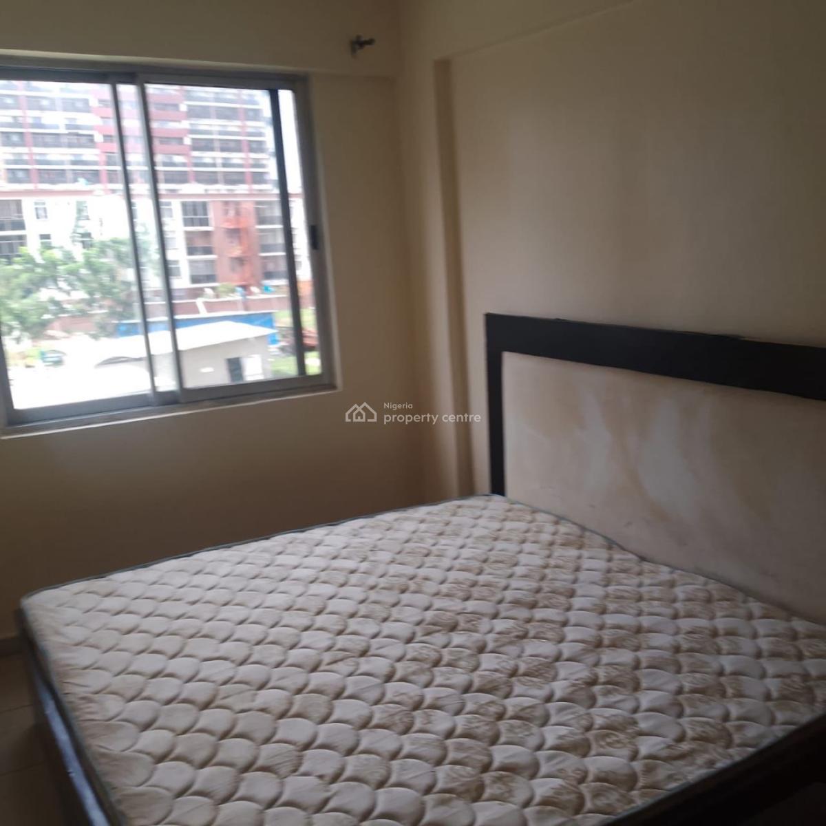 Well-maintained Partly Furnished 4-bedroom, Victoria Island (vi), Lagos, Flat / Apartment for Rent