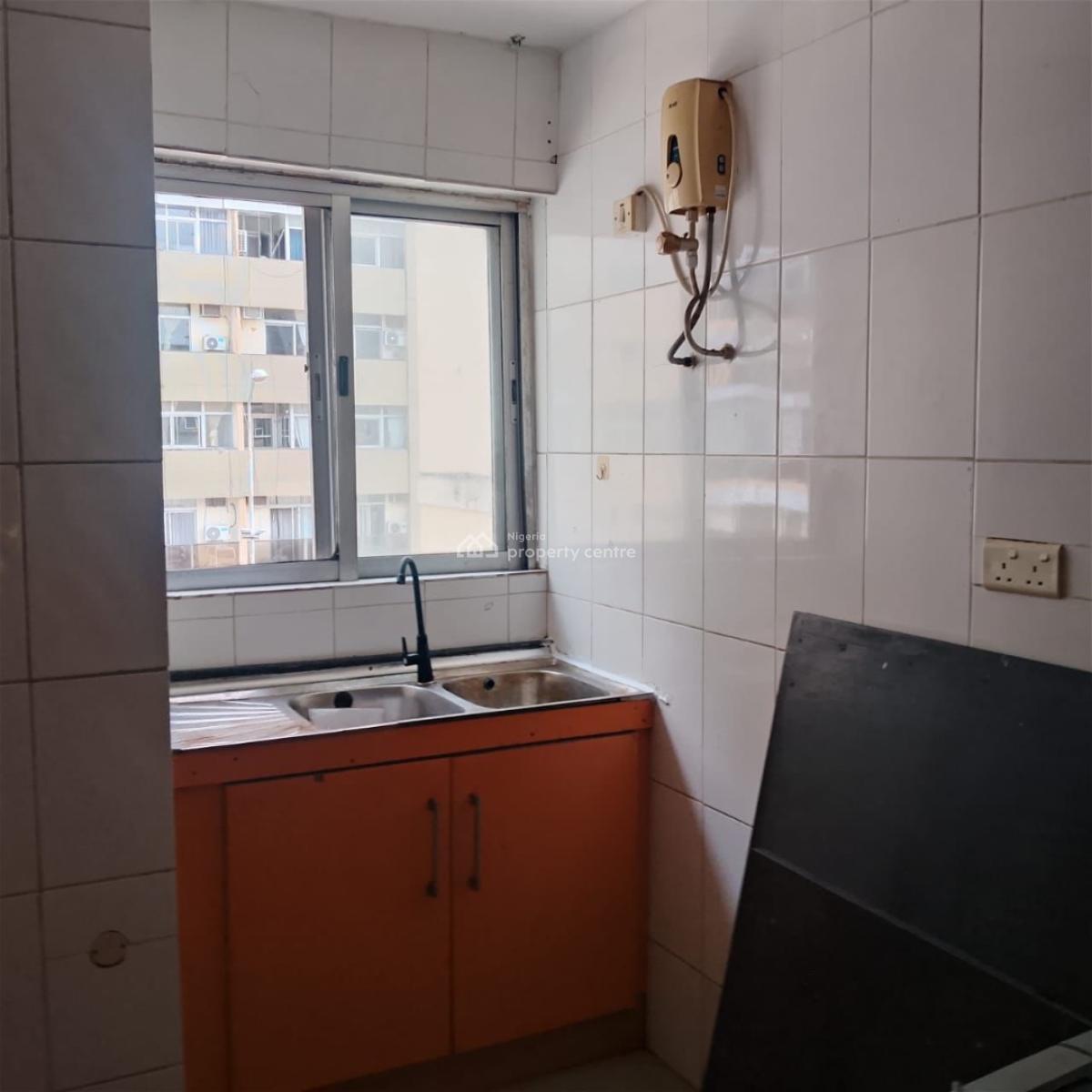 Well-maintained Partly Furnished 4-bedroom, Victoria Island (vi), Lagos, Flat / Apartment for Rent