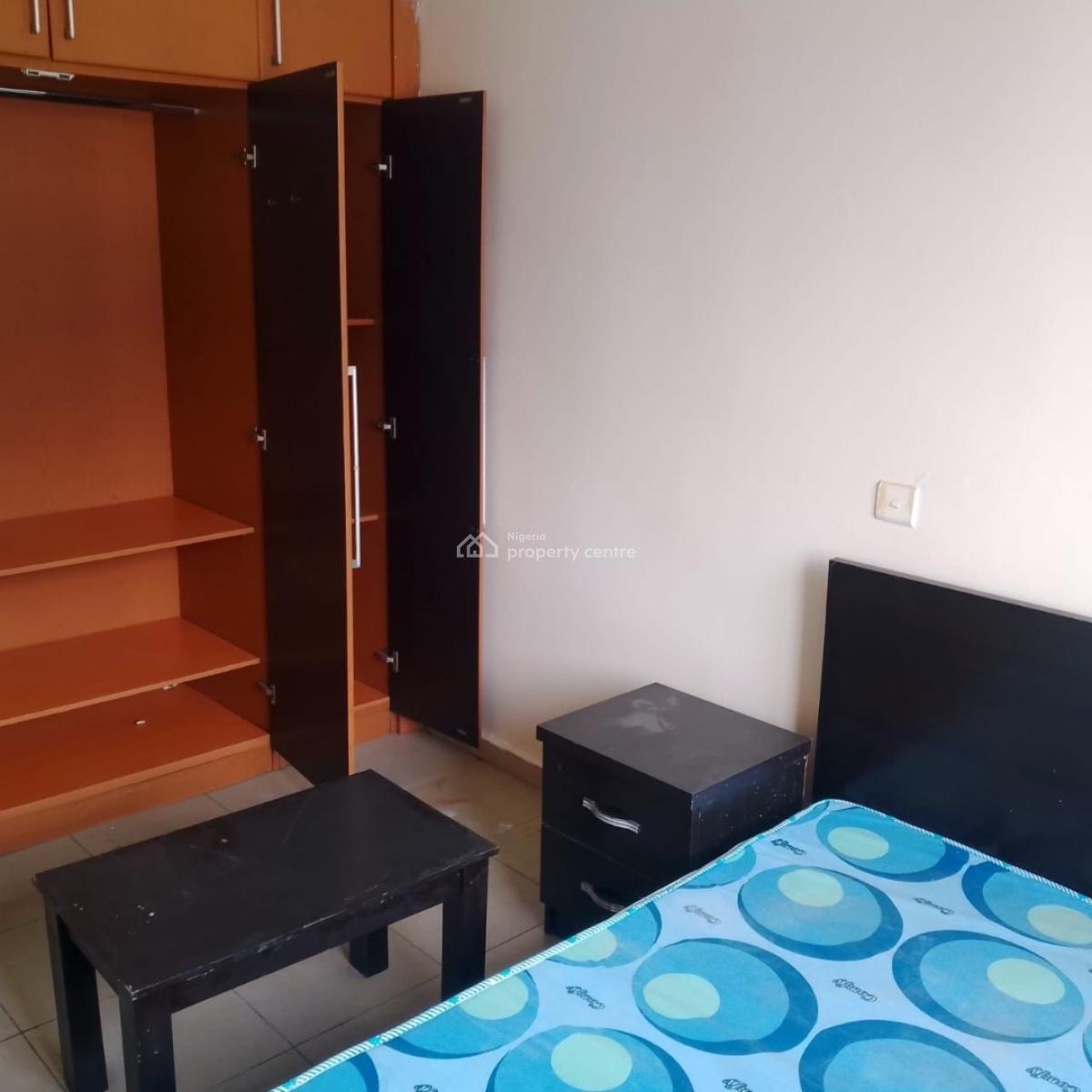 Well-maintained Partly Furnished 4-bedroom, Victoria Island (vi), Lagos, Flat / Apartment for Rent