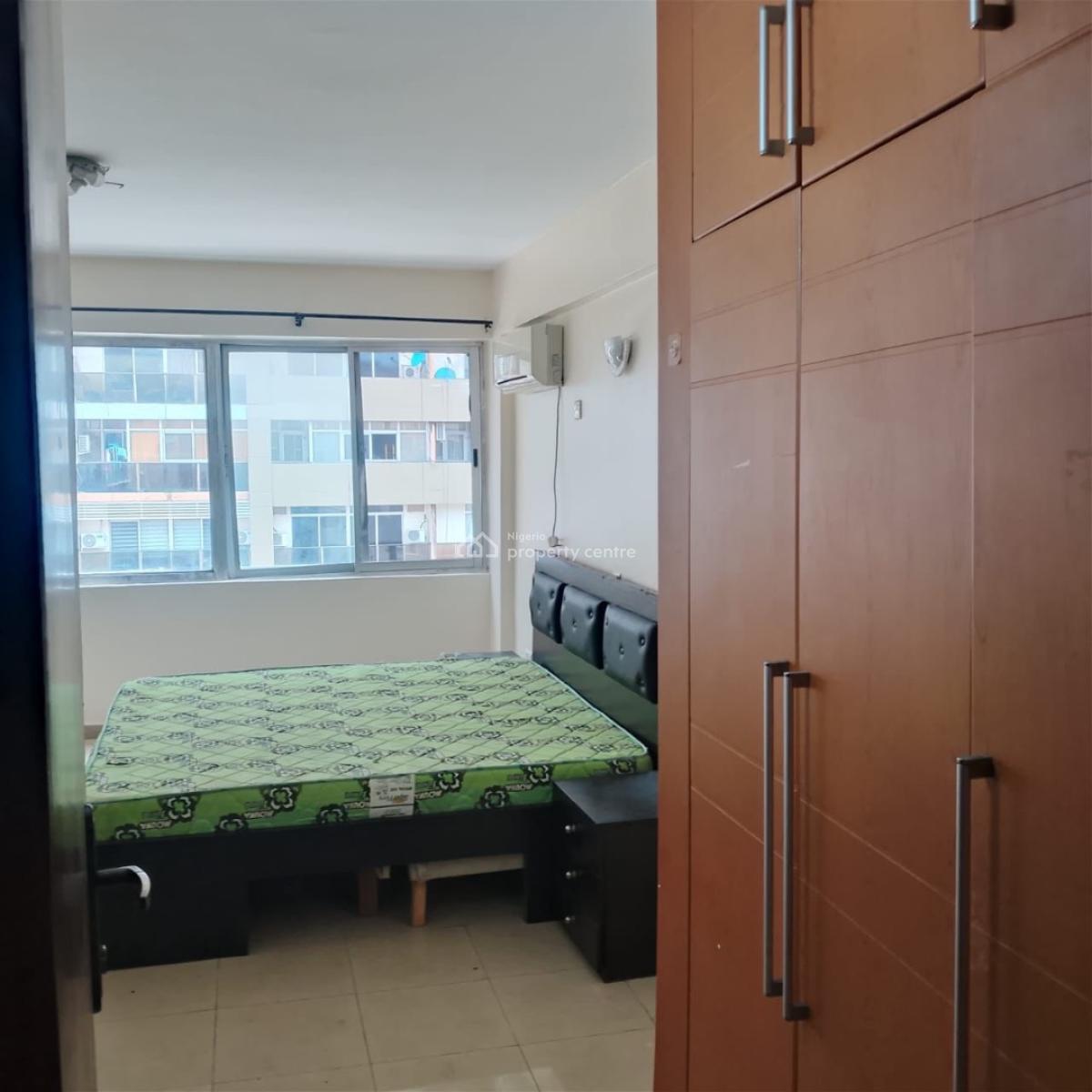 Well-maintained Partly Furnished 4-bedroom, Victoria Island (vi), Lagos, Flat / Apartment for Rent