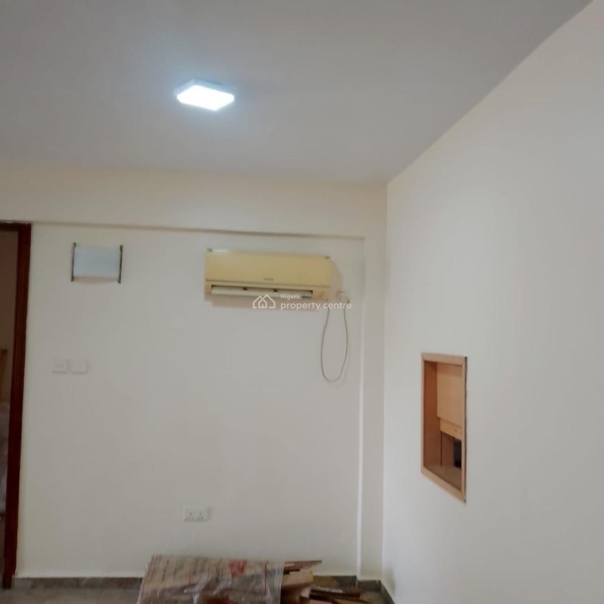 Well-maintained Partly Furnished 4-bedroom, Victoria Island (vi), Lagos, Flat / Apartment for Rent