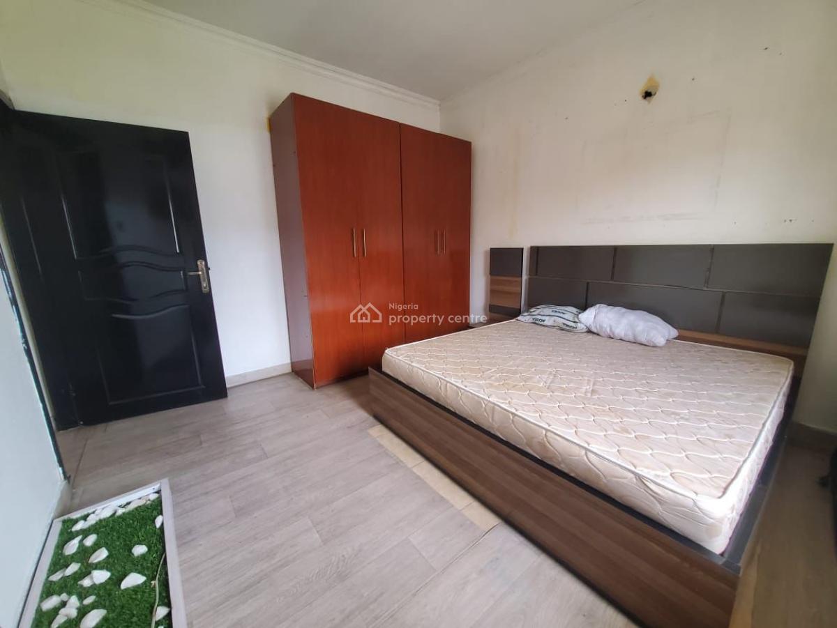 Well Maintained Three Bedrooms Flat, Lekki Phase 1, Lekki, Lagos, Flat / Apartment for Rent