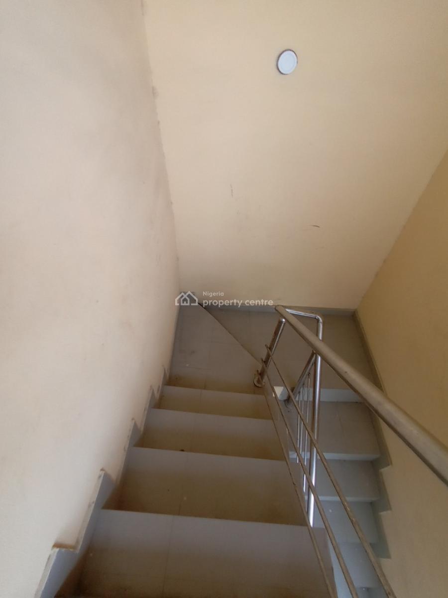 Well Maintained 2 Bedroom Flat Upstairs, Scheme 2 Estate, Ilaje, Ajah, Lagos, Flat / Apartment for Rent
