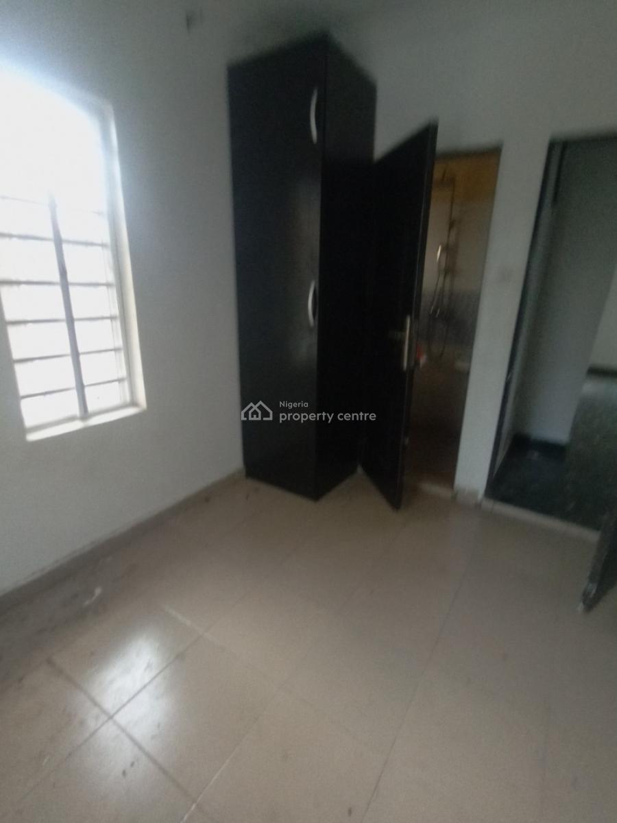 Well Maintained 2 Bedroom Flat Upstairs, Scheme 2 Estate, Ilaje, Ajah, Lagos, Flat / Apartment for Rent