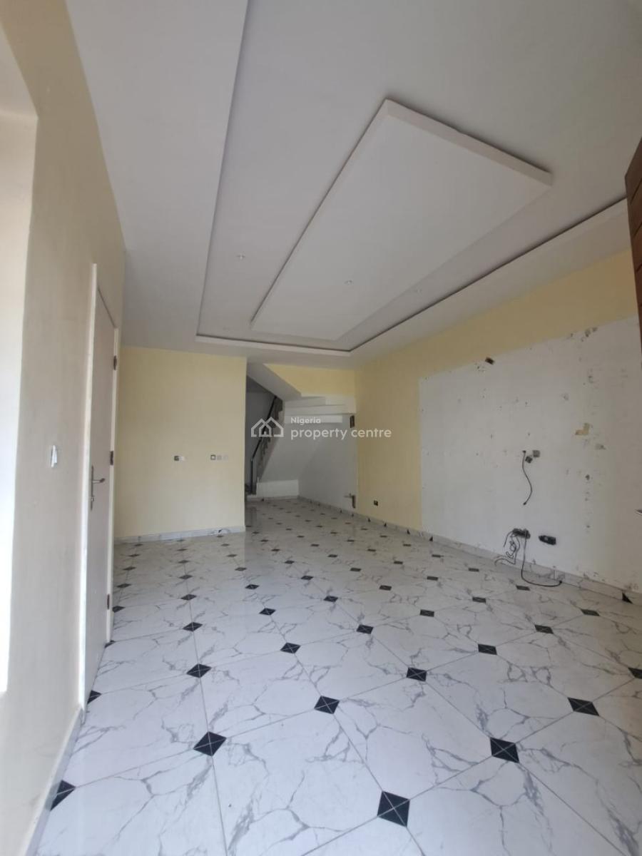 Distress Well Maintained 4 Bedroom Semi Detached House with Bq, Estate View Orchid Road By Chevron, Lekki, Lagos, Semi-detached Duplex for Sale
