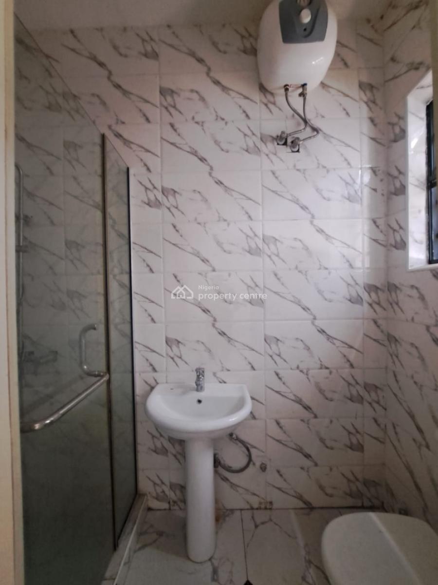 Distress Well Maintained 4 Bedroom Semi Detached House with Bq, Estate View Orchid Road By Chevron, Lekki, Lagos, Semi-detached Duplex for Sale